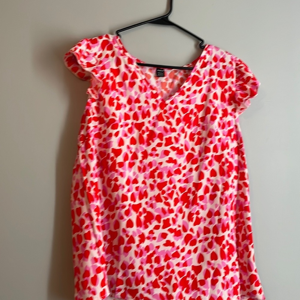 Sleeveless blouse with heart decals size XL